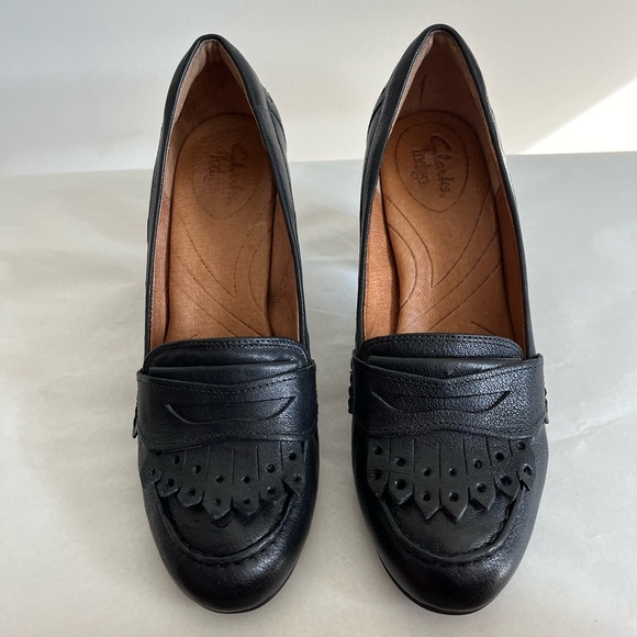 Clark’s Indigo Town Classic Preppy Black Leather Kiltie Loafer Pumps Womens 9.5M - Picture 2 of 15